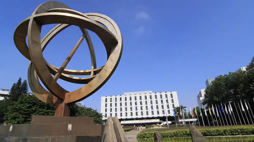 這所大學(xué)不是985、211，校友總財(cái)富僅次于清華北大，位居全國第三
